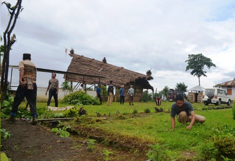 Social work was conducted in all the offices under Noklak on June 20. In view of the onset of monsoon, the social work carried out cutting of weeds, clearance of drainage, maintenance of footpath etc. (DIPR Photo) 